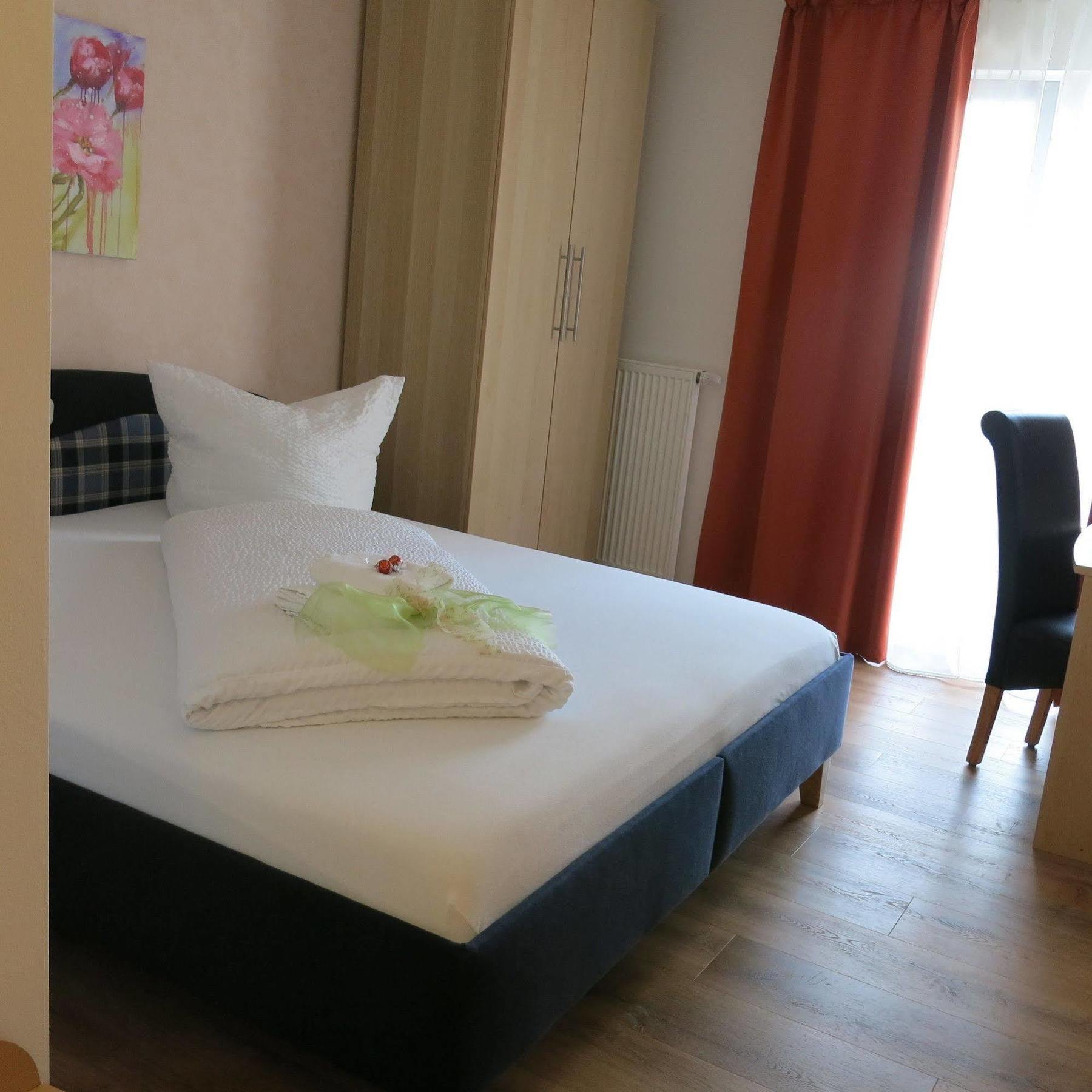Hotel Ackermann Riedstadt Eksteriør bilde