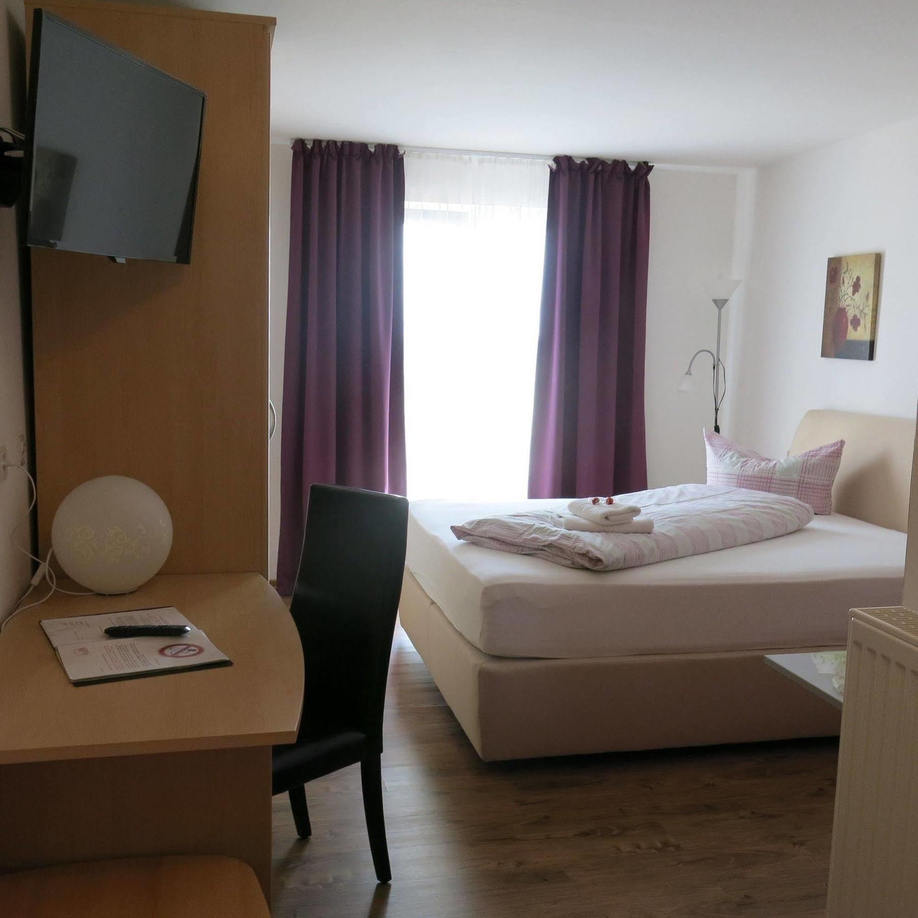 Hotel Ackermann Riedstadt Eksteriør bilde