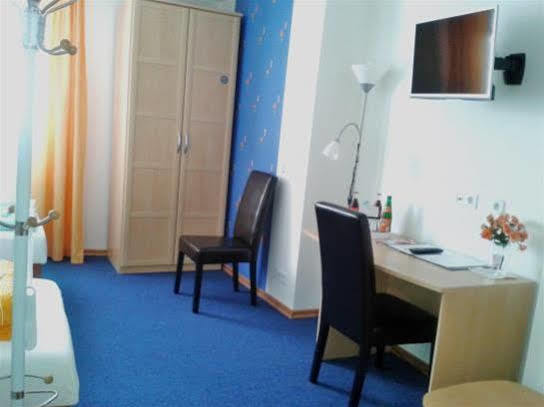 Hotel Ackermann Riedstadt Eksteriør bilde