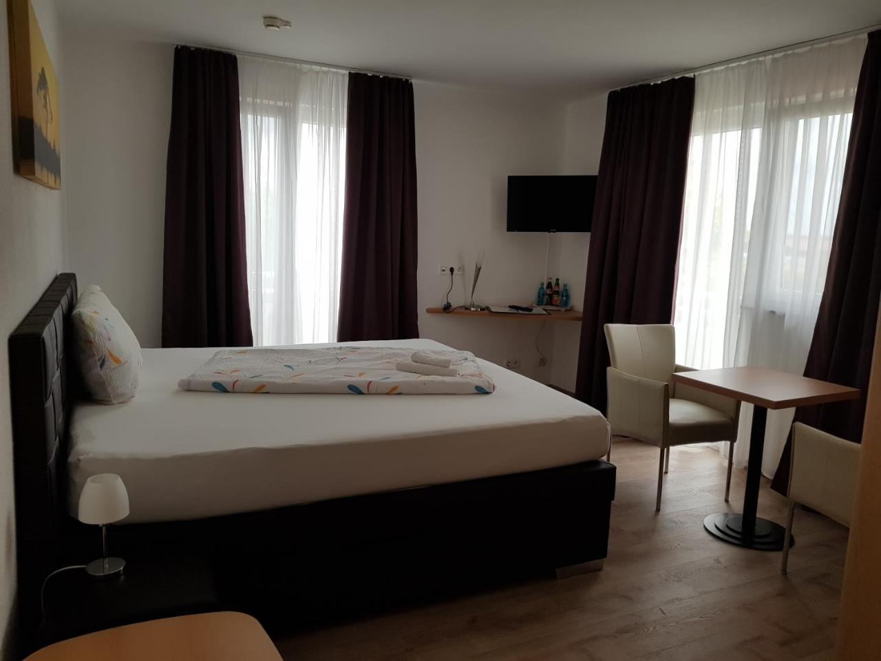 Hotel Ackermann Riedstadt Eksteriør bilde